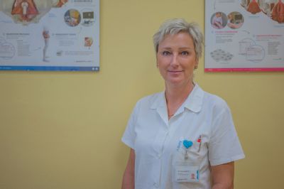 Únikem moči trpí až 28 % české populace. Nemocnice AGEL Karviná nabízí řešení díky specializované urogynekologické fyzioterapii